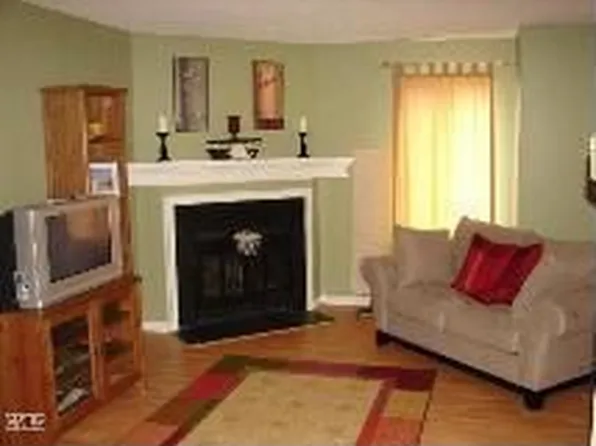 31 Country Pl, Shelton, CT 06484