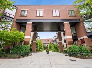 1227 W Cottage Pl, Chicago, IL 60607