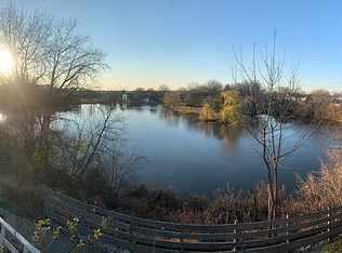 1694 Islandview Ct, Hoffman Estates, IL 60169