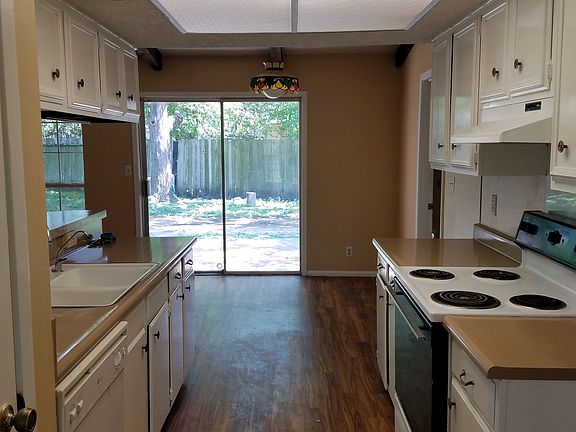 3rd image of 6926 Moon Lake Dr