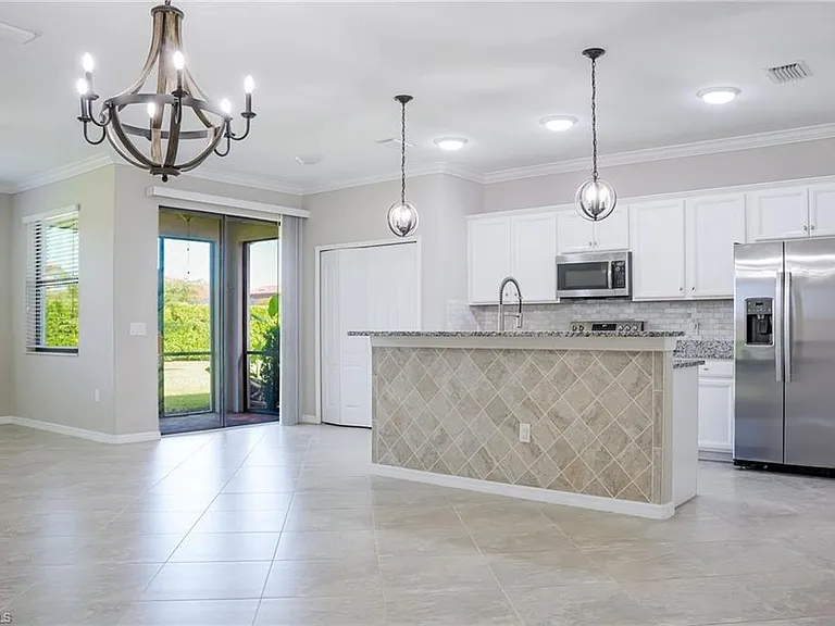 1573 Vizcaya Ln — Photo 3