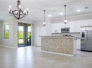 1573 Vizcaya Ln, Naples, FL 34113