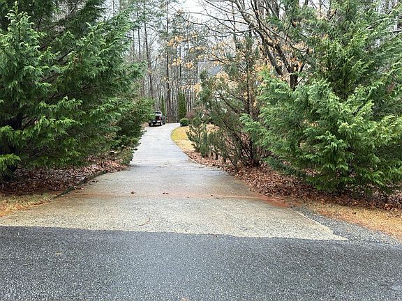 2nd image of 592 Crooked Creek Dr