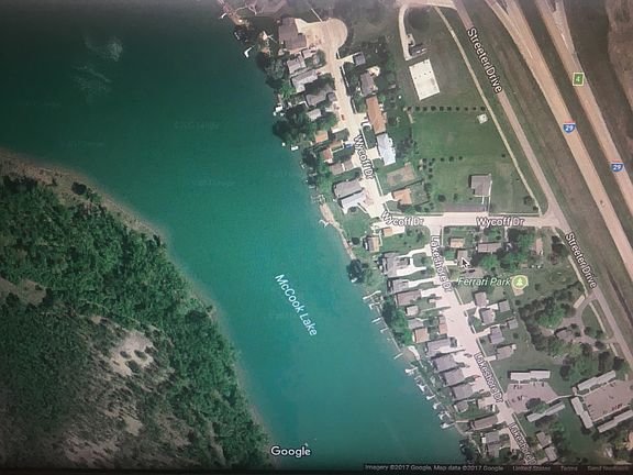 3rd image of 332 Lakeshore Dr