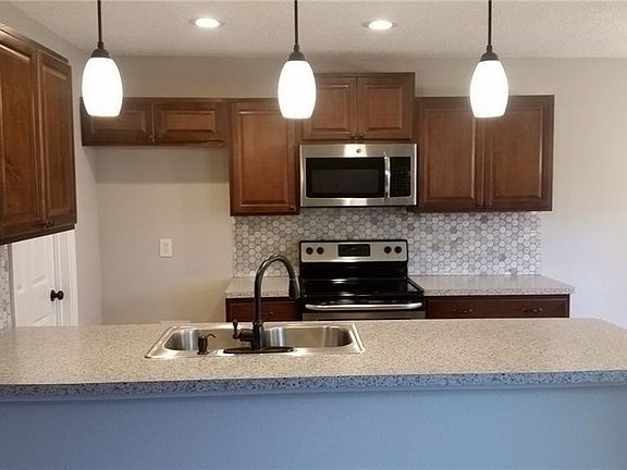 3rd image of 4130 Towngate Blvd
