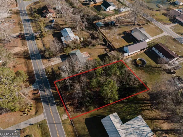 147 Beach Rd, Baxley, GA 31513