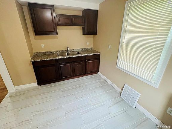 2nd image of 14255 Burt Rd