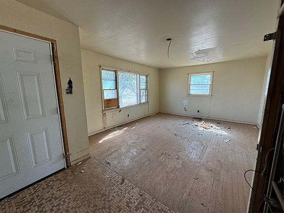 3rd image of 701 E Purdue St