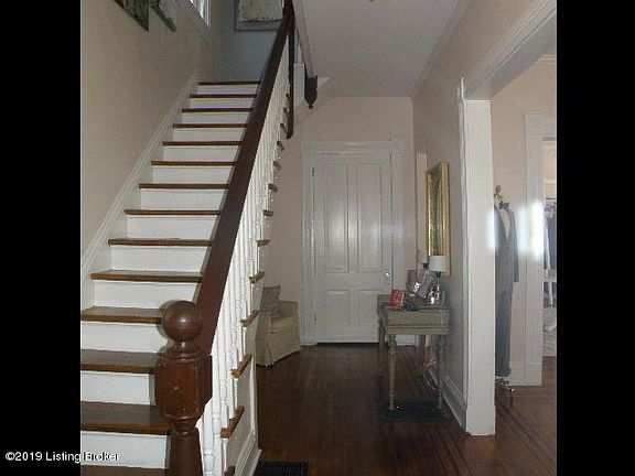 5th image of 926 Main St