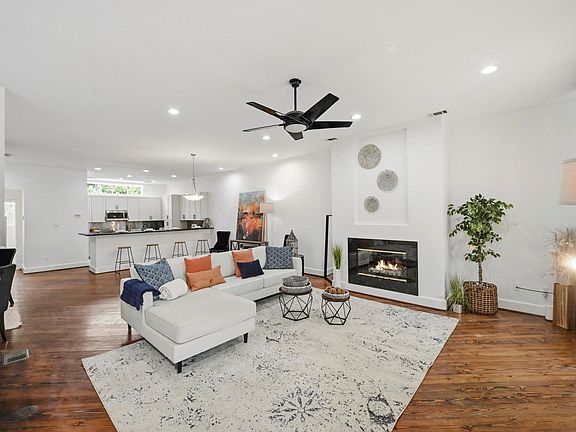 2nd image of 2602 Washington Ave APT C