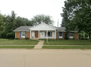 313 Heather Ln, Dixon, IL 61021