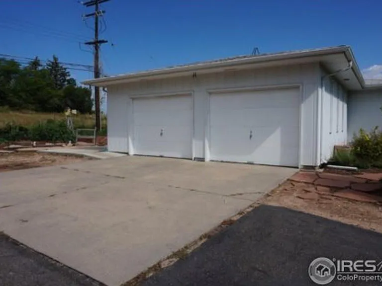 1001 47th Ave — Photo 2