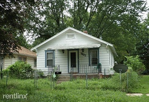 1827 SW Cherokee