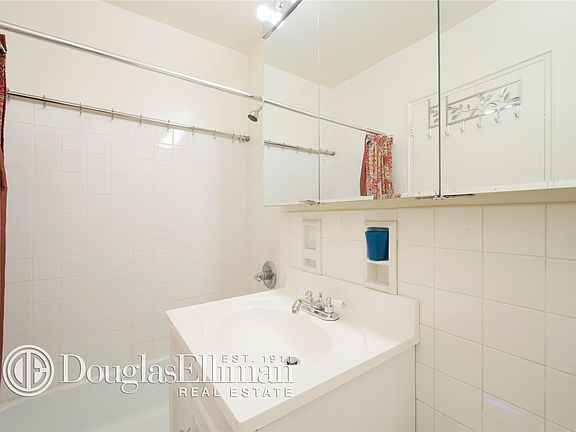 5th image of 5800 Arlington Ave APT 3O
