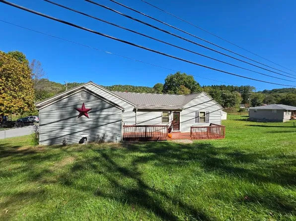 102 Deck St, Mount Hope, WV 25880
