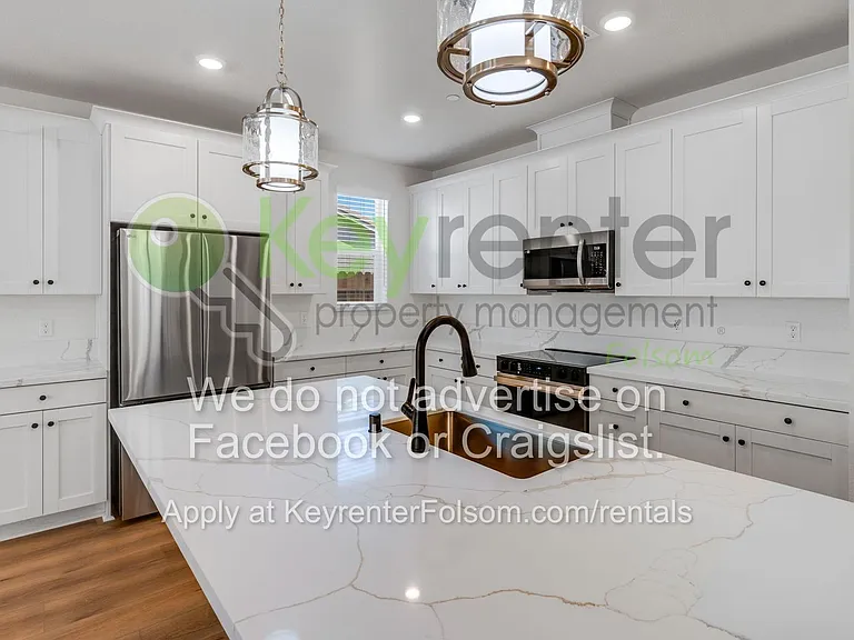 1012 Utah Dr — Photo 2