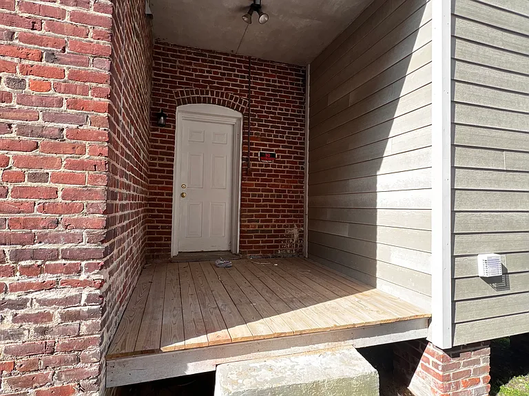 1005 W High St — Photo 17