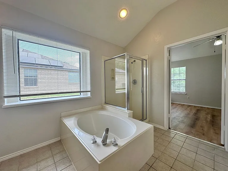 607 Hogan Dr — Photo 34