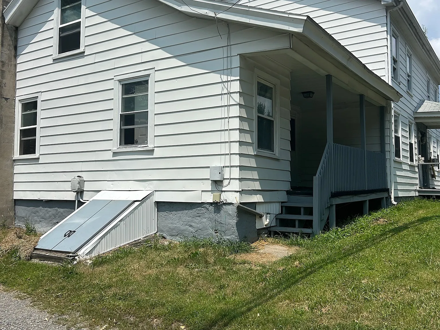1297 Lakeland Dr — Photo 2