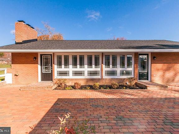 3rd image of 212 Pangborn Blvd