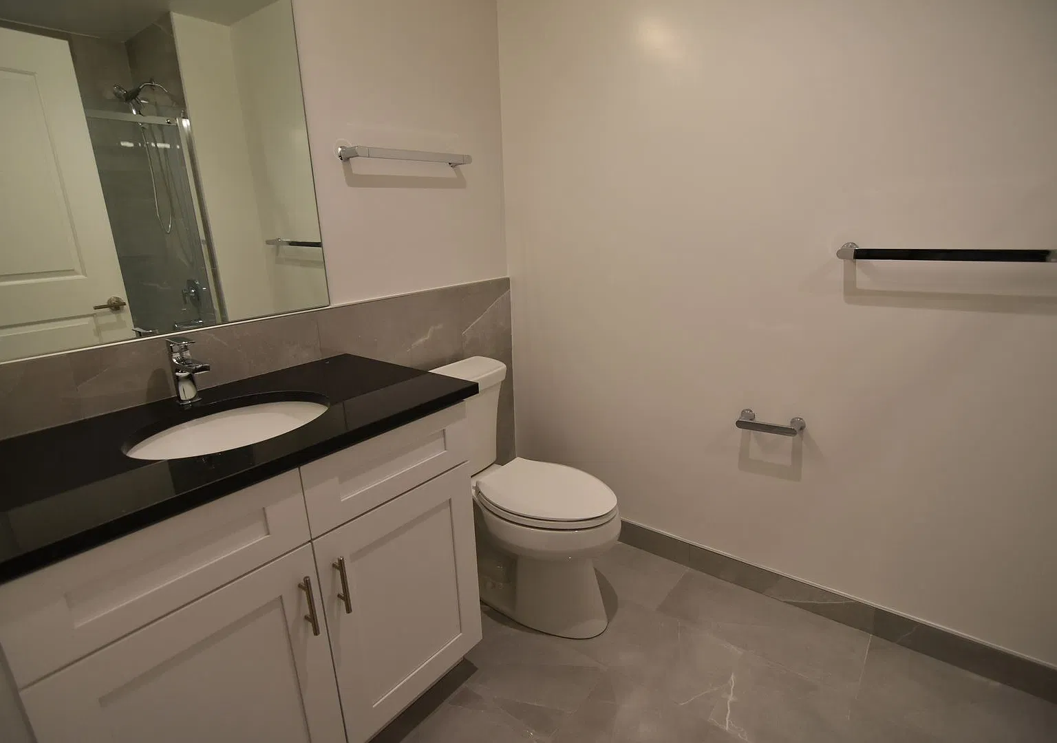 1 bed, 888 sqft, $2,750 — Photo 3