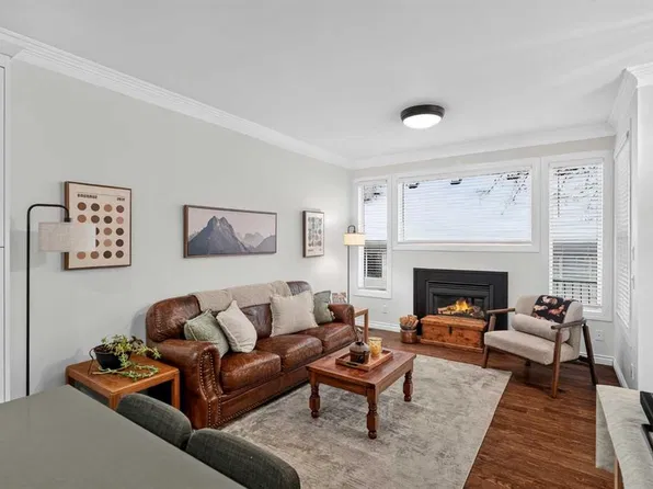 37 N Prestwick Park SE, Calgary, AB T2Z 3V3