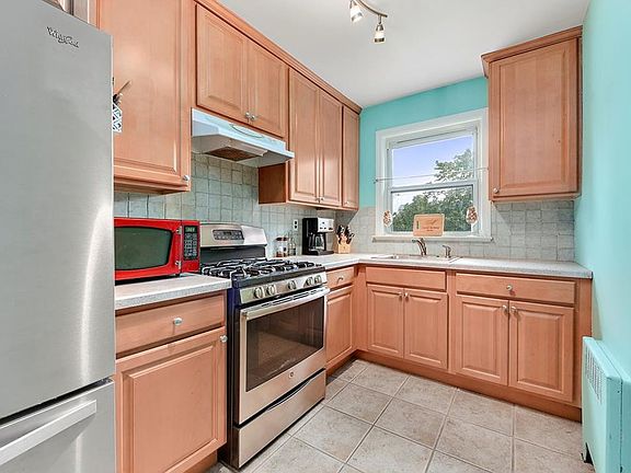 4th image of 260 Church St APT 3E2