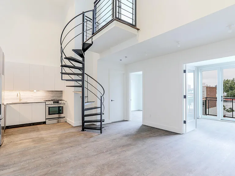 142 Erasmus St #2C — Photo 1