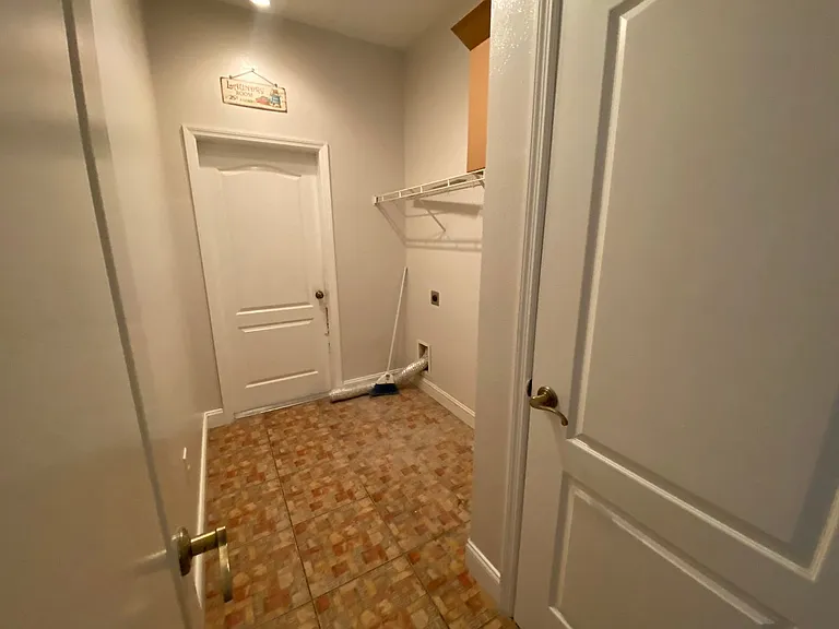 1004 Pine Tree Dr — Photo 16