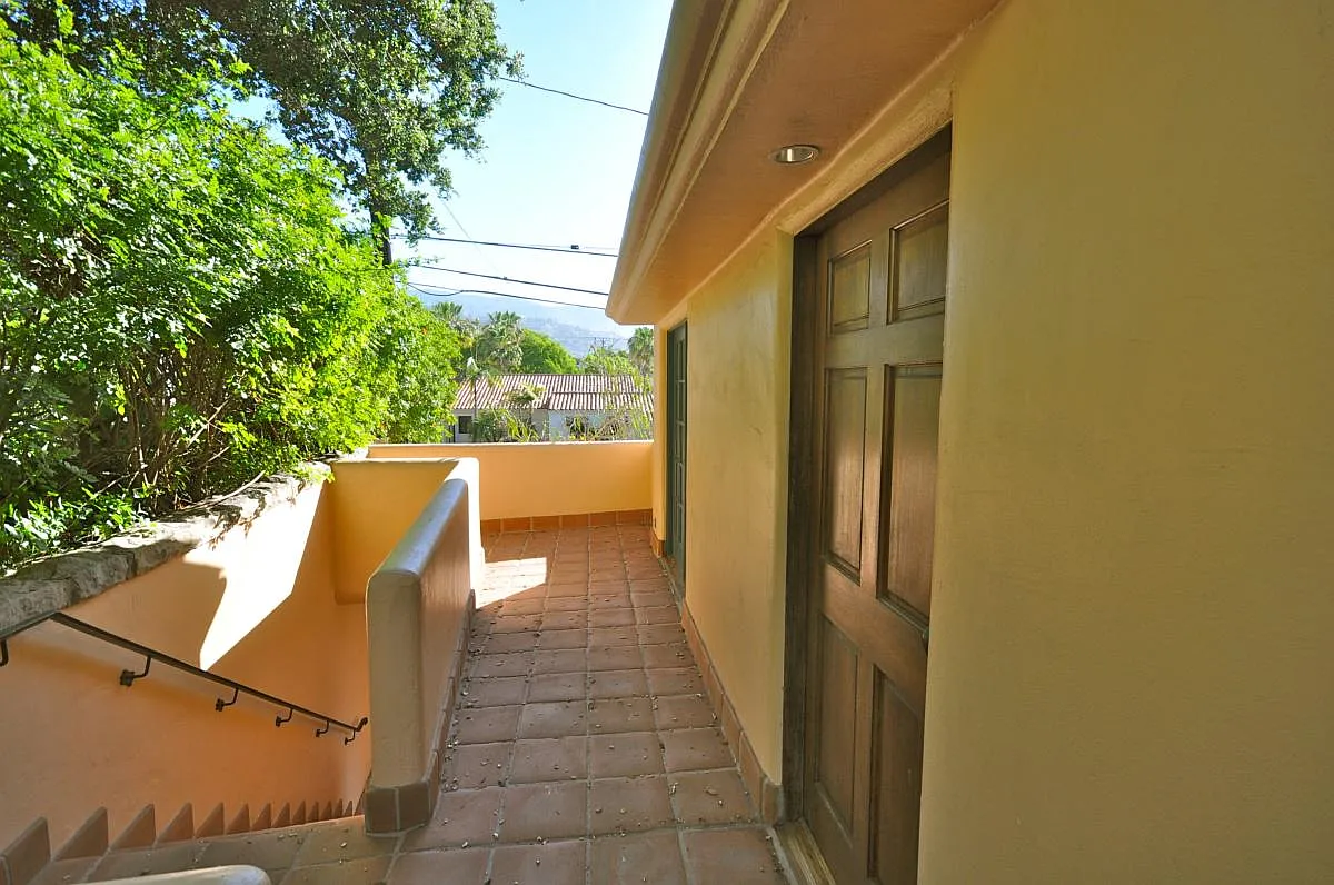 2 bed, 700 sqft, $3,800 — Photo 3
