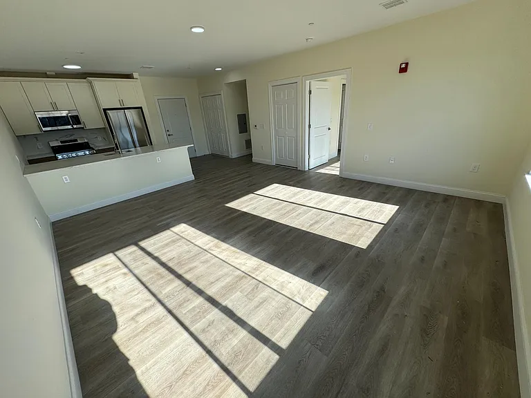 668 Communipaw — Photo 26
