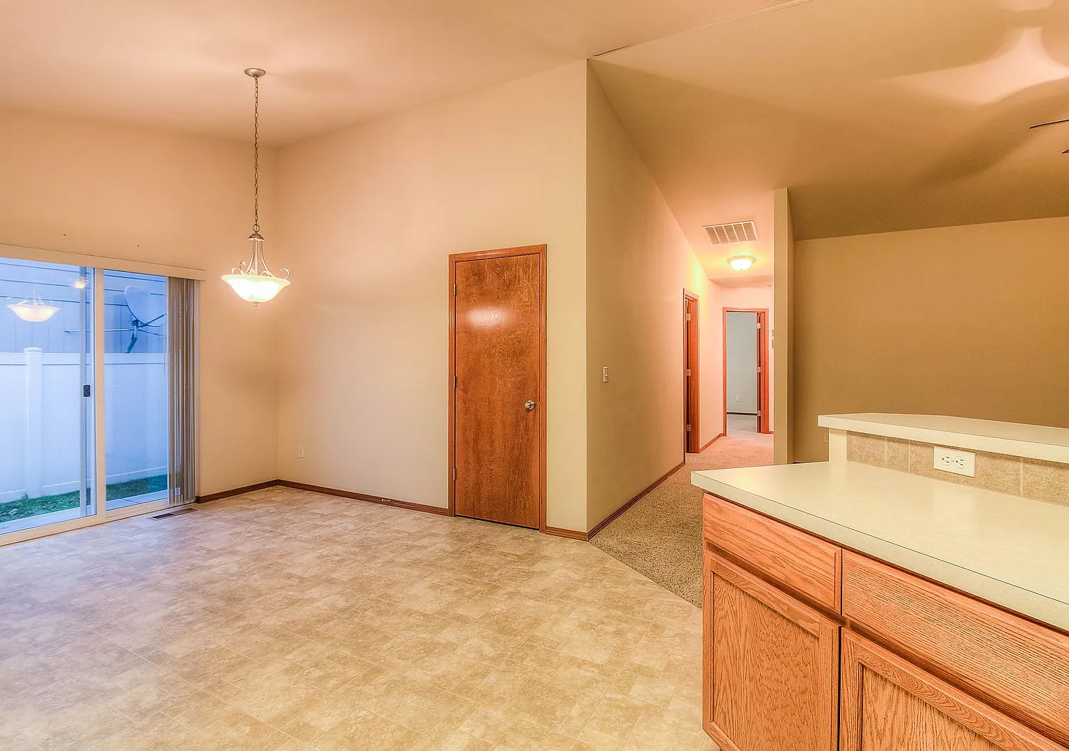Cottonwood Grove 8903 Midvale — Photo 4