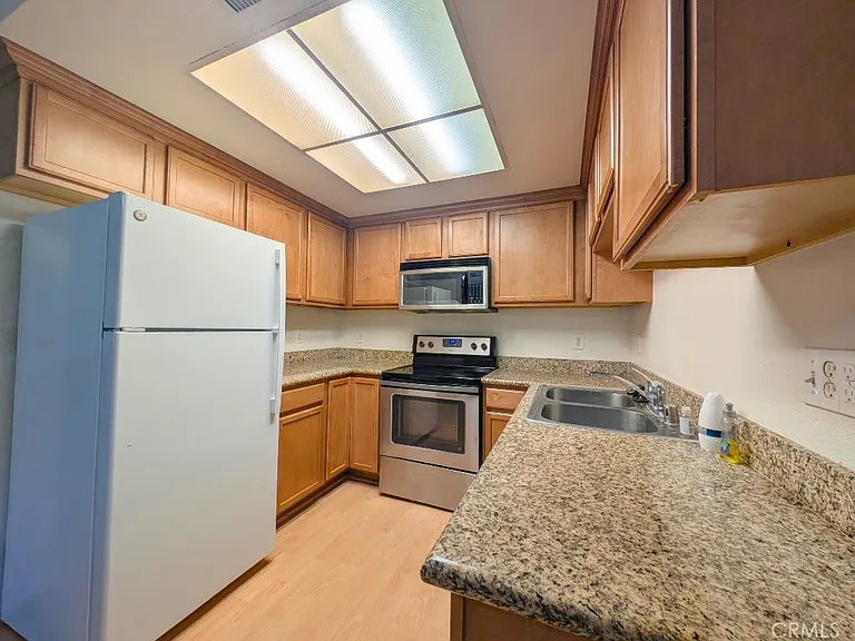 1965 Coulston St #10 — Photo 29