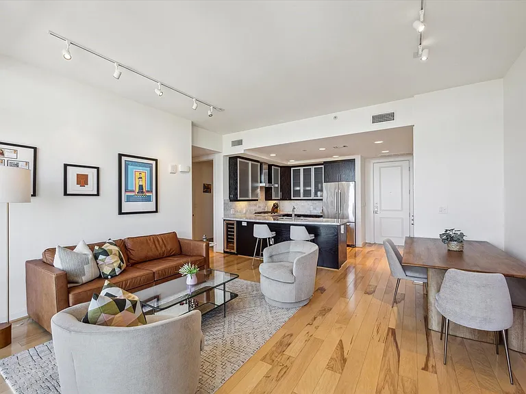 2207 Bancroft St #907 — Photo 2