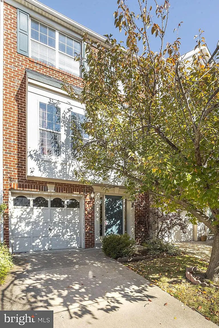 3 bed, 1912 sqft, $3,100 — Photo 2