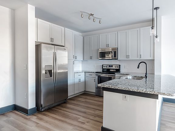 3rd image of 425 W Trade St #706