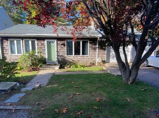 82 Quagnut Dr, South Kingstown, RI 02879