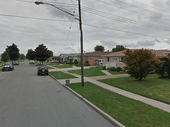 3rd image of 13 Mary Lou Ln