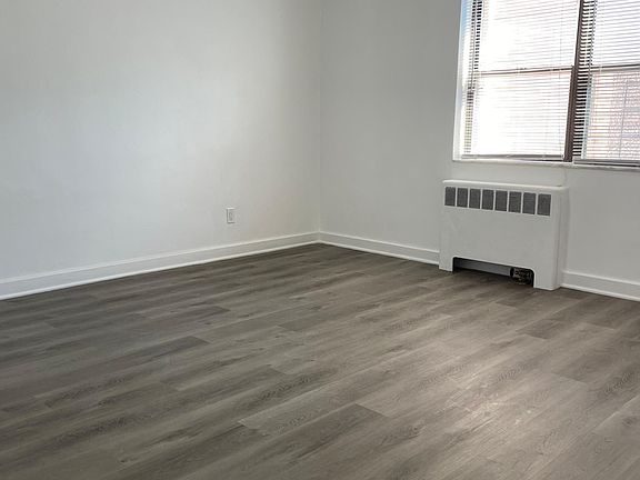 4th image of 4661 162nd St Floor 2