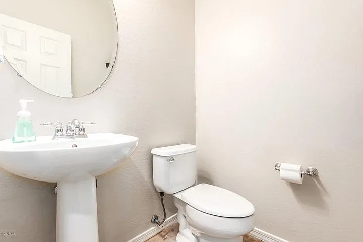 18606 W Sunnyslope Ln — Photo 18