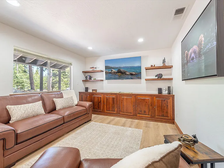 925 Woodside Dr — Photo 1