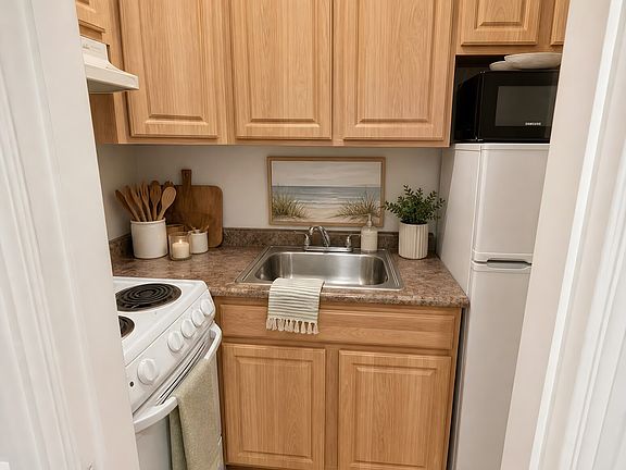 4th image of 469 Beacon St #Brj