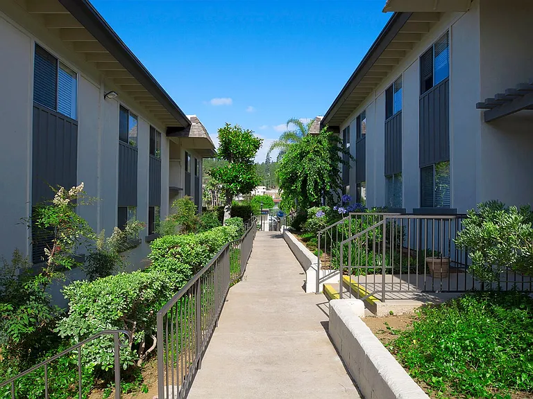 La Mesa Spring Gardens — Photo 35