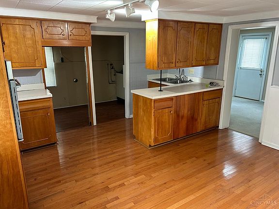 4th image of 8641 Tudor Ct