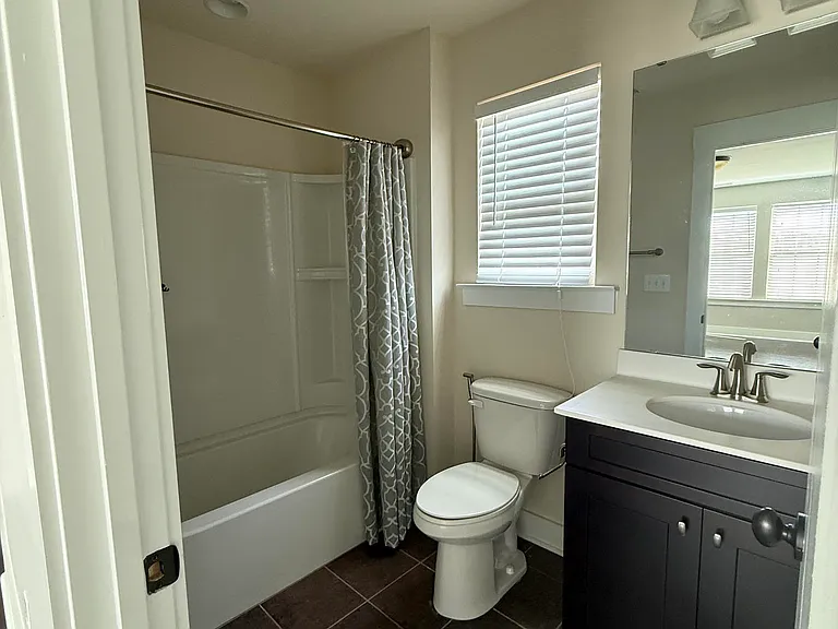 2405 Woodward Ave — Photo 10