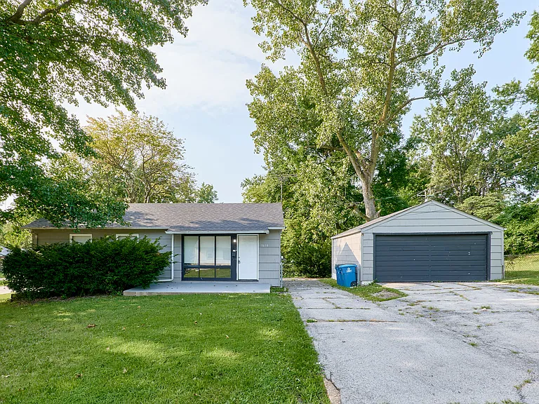 1658 Kappel Dr — Photo 3