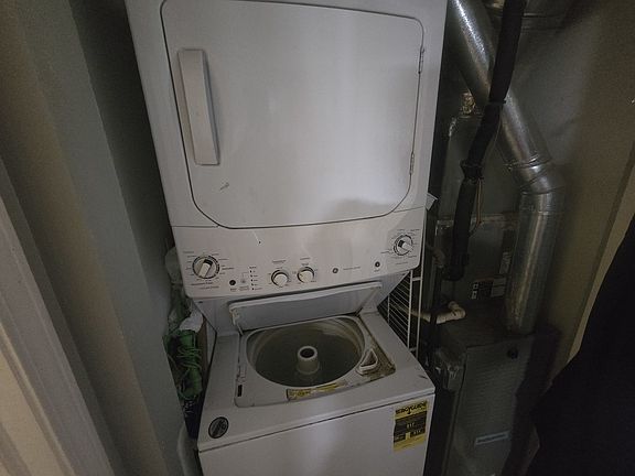 5th image of 2442 Burbank St