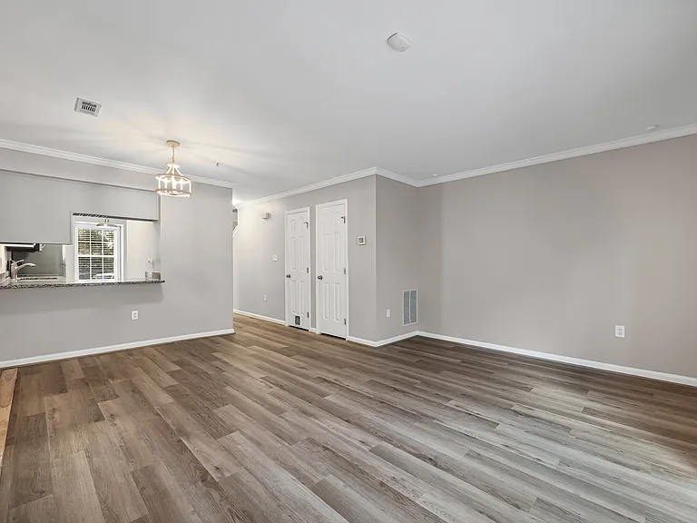 704 Heritage Pkwy — Photo 13