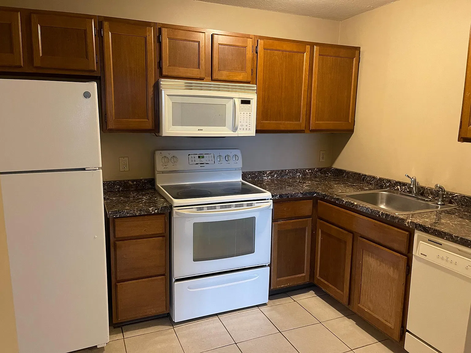 2 bed, 928 sqft, $2,000 — Photo 3