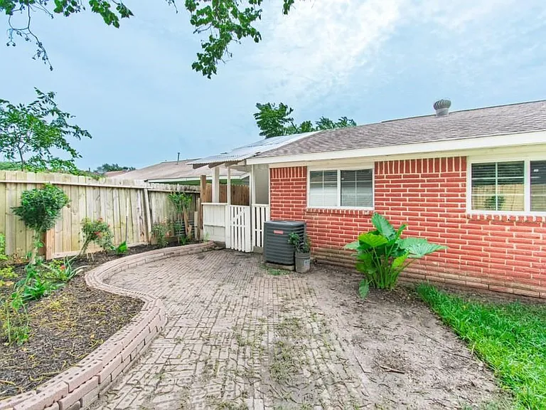 12906 Southspring Dr — Photo 21
